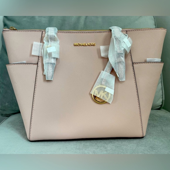 Michael Kors Handbags - Authentic Michael Kors Tote